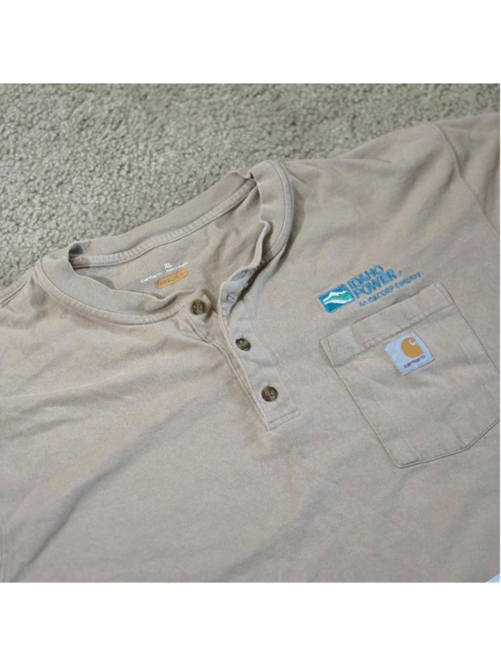 Carhartt tan long sleeve shirt with button up collar #workwear #utility